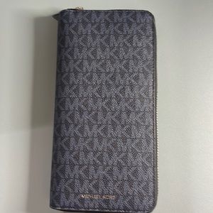 Michael Kors Cooper Logo zip around wallet